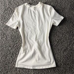 skims every day tee